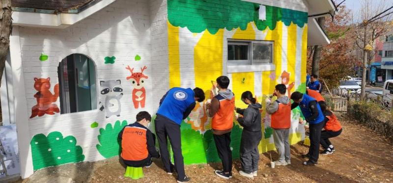어린이 생태놀이터 환경 개선 벽화그리기